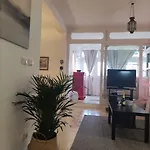 Casa Con Jardin شقة *